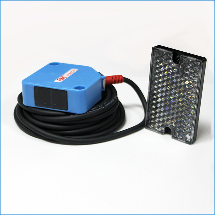 12Vdcレトロ反射光電センサー スイッチ4m感知の間隔のトランスデューサー