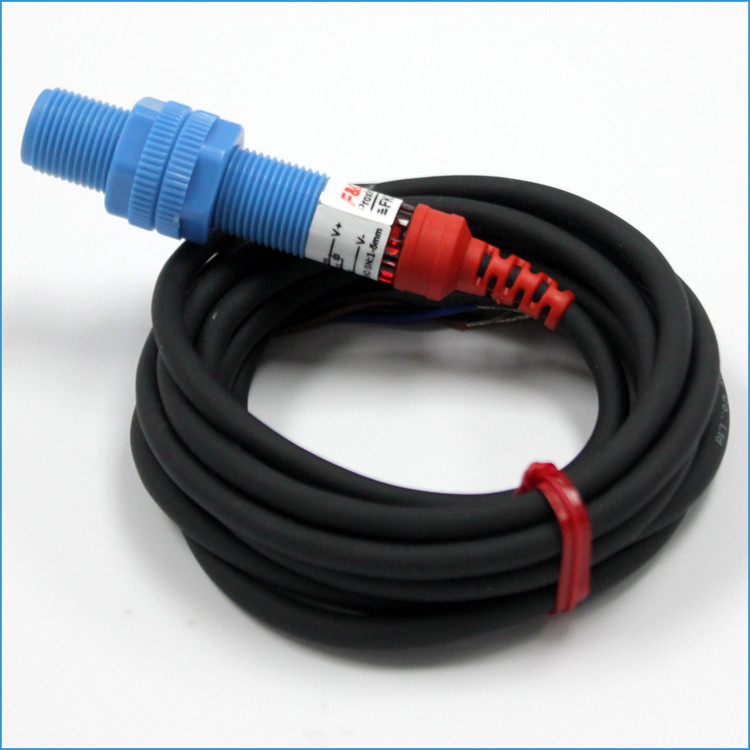 M12プラスチック検出の容量性近接センサー5mm感知12V容量性スイッチ