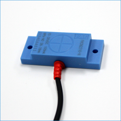 非金属探知器センサーおよび容量性近さスイッチおよびnpnは探知器センサーに水をまきます